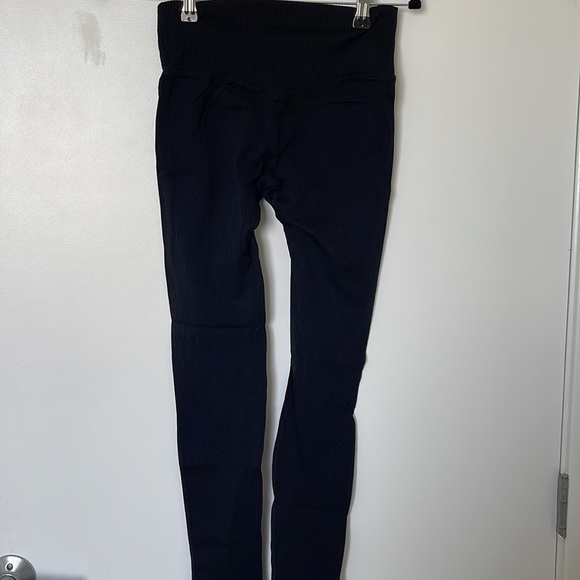 BARE ATHLETICS BARESCULPT RIBBED SEAMLESS LEGGINGS ONYX BLACK - Picture 4 of 6